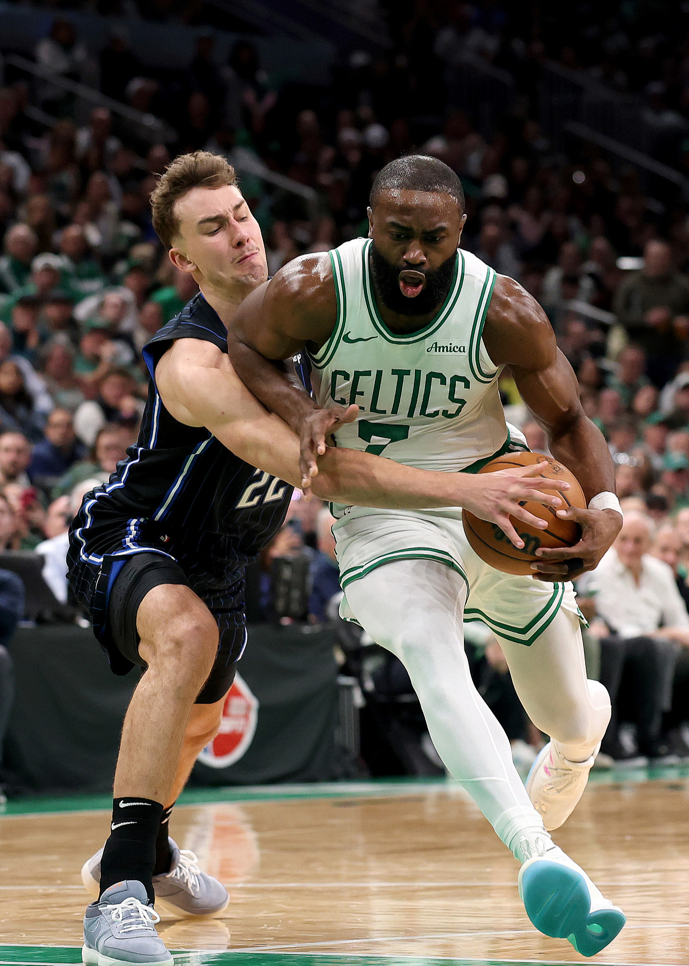 球速体育数据平台-凯尔特人队关键时刻表现出色，逆转胜利的简单介绍