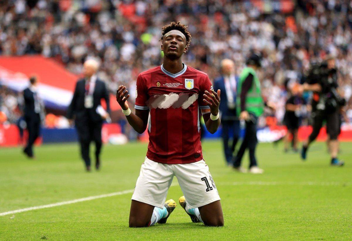 斯旺西青训新秀崭露头角，引起关注 